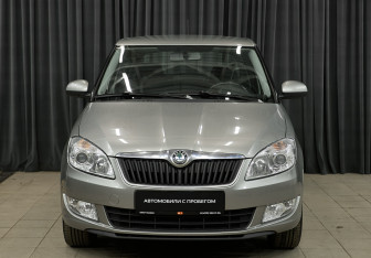 Подержанный автомобиль Skoda Fabia Hatchback 2011 года (2 фото)