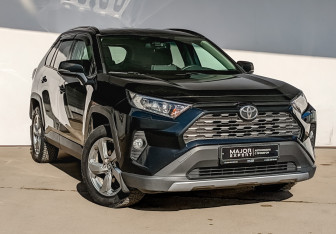 Подержанный автомобиль Toyota RAV4 2021 года (3 фото)