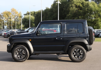 Подержанный автомобиль Suzuki Jimny 2025 года (8 фото)