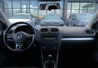 Подержанный автомобиль Volkswagen Golf Hatchback 2011 года (11 фото)