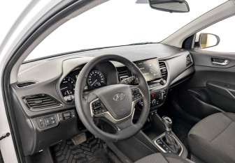 Подержанный автомобиль Hyundai Solaris Sedan 2021 года (16 фото)