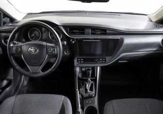 Подержанный автомобиль Toyota Corolla Sedan 2017 года (9 фото)