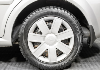 Подержанный автомобиль Chevrolet Lacetti Wagon 2009 года (17 фото)