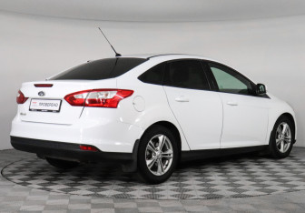 Подержанный автомобиль Ford Focus Sedan 2012 года (5 фото)