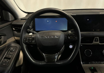 Подержанный автомобиль Exeed TXL 2023 года (12 фото)