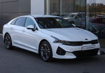 Подержанный автомобиль Kia K5 2021 года (3 фото)