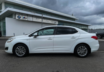 Подержанный автомобиль Citroen C4 Sedan 2013 года (8 фото)