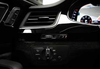 Подержанный автомобиль Audi Q7 2019 года (13 фото)