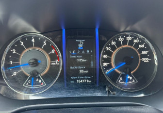 Подержанный автомобиль Toyota Fortuner 2018 года (13 фото)