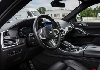 Подержанный автомобиль BMW X6 2020 года (9 фото)