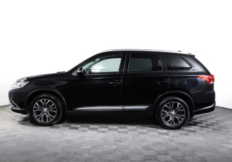 Подержанный автомобиль Mitsubishi Outlander 2015 года (8 фото)