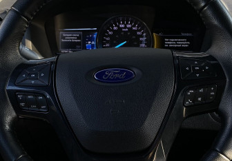 Подержанный автомобиль Ford Explorer 2018 года (15 фото)