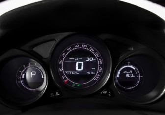 Подержанный автомобиль Citroen C4 Hatchback 2012 года (9 фото)