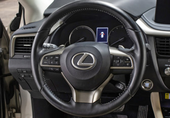 Подержанный автомобиль Lexus RX 2022 года (17 фото)