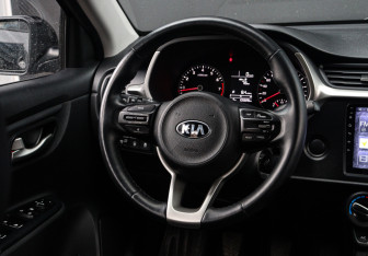 Подержанный автомобиль Kia Rio Sedan 2020 года (13 фото)
