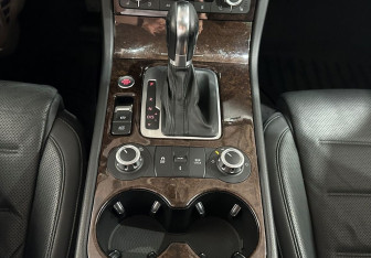 Подержанный автомобиль Volkswagen Touareg 2013 года (15 фото)