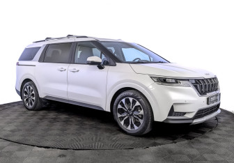 Подержанный автомобиль Kia Carnival 2021 года (3 фото)