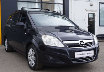 Подержанный автомобиль Opel Zafira Compactvan 2010 года (3 фото)