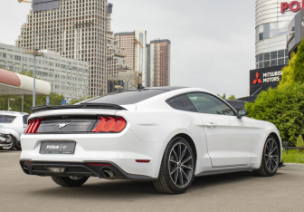 Подержанный автомобиль Ford Mustang Coupe 2020 года (5 фото)