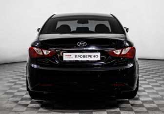 Подержанный автомобиль Hyundai Sonata 2011 года (6 фото)
