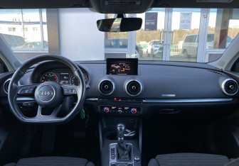 Подержанный автомобиль Audi A3 Sedan 2017 года (11 фото)