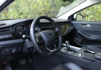 Подержанный автомобиль Omoda S5 2024 года (13 фото)