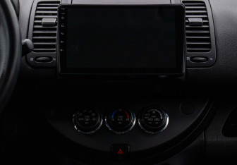 Подержанный автомобиль Nissan Note 2013 года (13 фото)