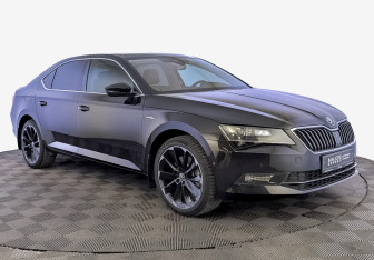 Подержанный автомобиль Skoda Superb Liftback 2016 года (3 фото)