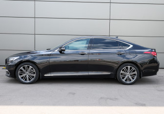 Подержанный автомобиль Genesis G80 2018 года (8 фото)