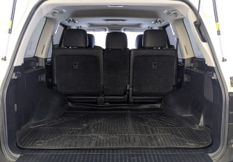 Подержанный автомобиль Toyota Land Cruiser Suv 2015 года (10 фото)