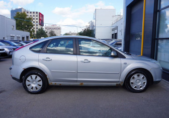 Подержанный автомобиль Ford Focus Hatchback 2007 года (4 фото)