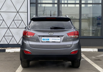 Подержанный автомобиль Hyundai ix35 2012 года (6 фото)