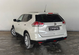 Подержанный автомобиль Nissan X-Trail 2016 года (4 фото)