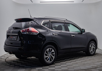 Подержанный автомобиль Nissan X-Trail 2016 года (5 фото)