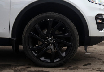 Подержанный автомобиль Land Rover Discovery Sport 2016 года (19 фото)