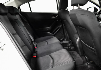Подержанный автомобиль Mazda 3 Sedan 2015 года (11 фото)