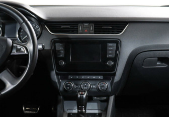 Подержанный автомобиль Skoda Octavia Wagon 2015 года (11 фото)