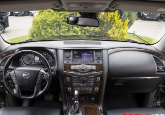 Подержанный автомобиль Nissan Patrol 2013 года (14 фото)