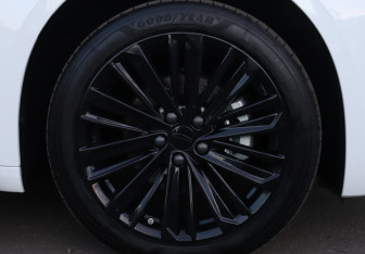 Подержанный автомобиль Geely Preface 2024 года (21 фото)