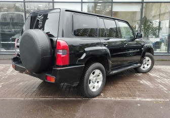 Подержанный автомобиль Nissan Patrol 2005 года (8 фото)