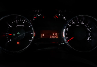 Подержанный автомобиль Peugeot 3008 2011 года (11 фото)