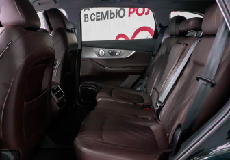 Подержанный автомобиль Chery Tiggo 8 Pro Max 2023 года (10 фото)