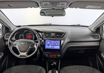 Подержанный автомобиль Kia Rio Hatchback 2015 года (14 фото)