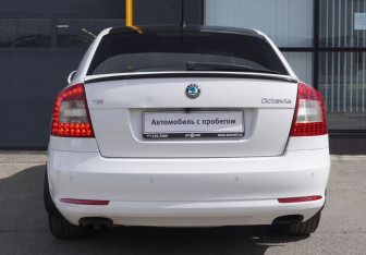 Подержанный автомобиль Skoda Octavia Liftback 2011 года (6 фото)