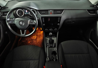Подержанный автомобиль Skoda Octavia Liftback 2017 года (9 фото)