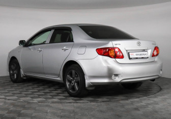 Подержанный автомобиль Toyota Corolla Sedan 2008 года (7 фото)