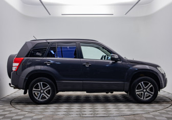 Подержанный автомобиль Suzuki Grand Vitara 2011 года (4 фото)