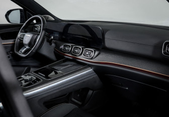 Подержанный автомобиль Jaecoo J8 2024 года (9 фото)