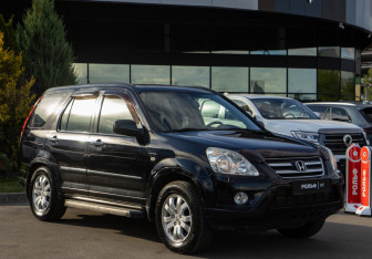 Подержанный автомобиль Honda CR-V 2005 года (2 фото)