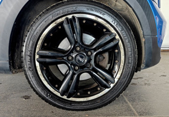 Подержанный автомобиль MINI Countryman 2010 года (16 фото)